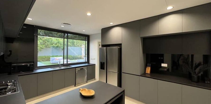 5 bedrooms Villa  No. 113349