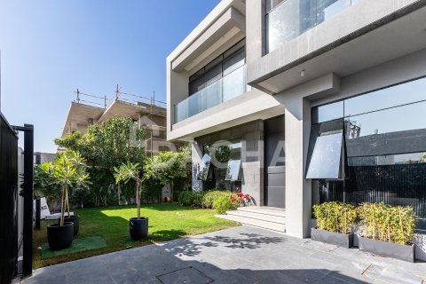 Вилла с 5 спальнями в Nad Al Sheba 1, ОАЭ №155672 4