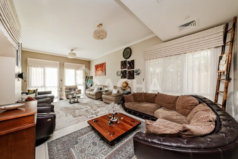 4 bedrooms Villa in Meadows, UAE No. 161268 5