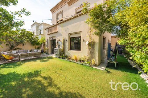 Villa de 3 chambres à Casa, UAE No. 173536