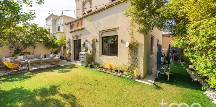 Villa de 3 chambres à Casa, UAE No. 173536