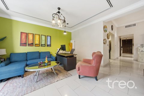 Villa de 3 chambres à Casa, UAE No. 173536 6