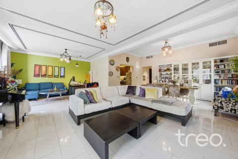 Villa de 3 chambres à Casa, UAE No. 173536 4