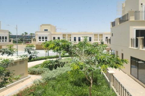 Таунхаус с 4 спальнями в Damac Lagoons, ОАЭ №165025 3