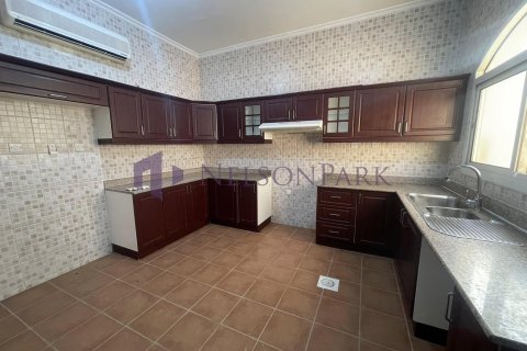 4 bedrooms Villa in Doha, Qatar No. 57214 4