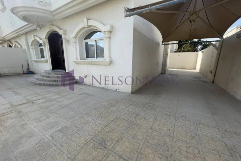 4 bedrooms Villa in Doha, Qatar No. 57214 2