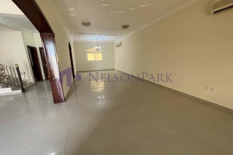 4 bedrooms Villa in Doha, Qatar No. 57214 6
