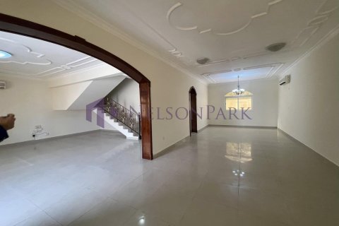 4 bedrooms Villa in Doha, Qatar No. 57214 10