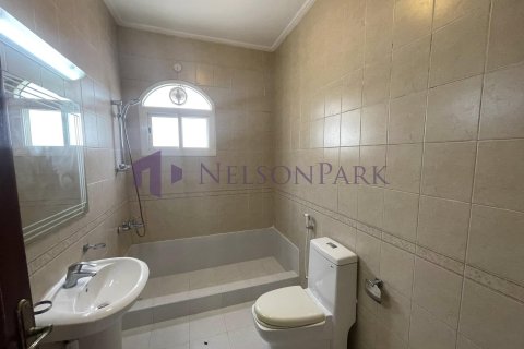 4 bedrooms Villa in Doha, Qatar No. 57214 17