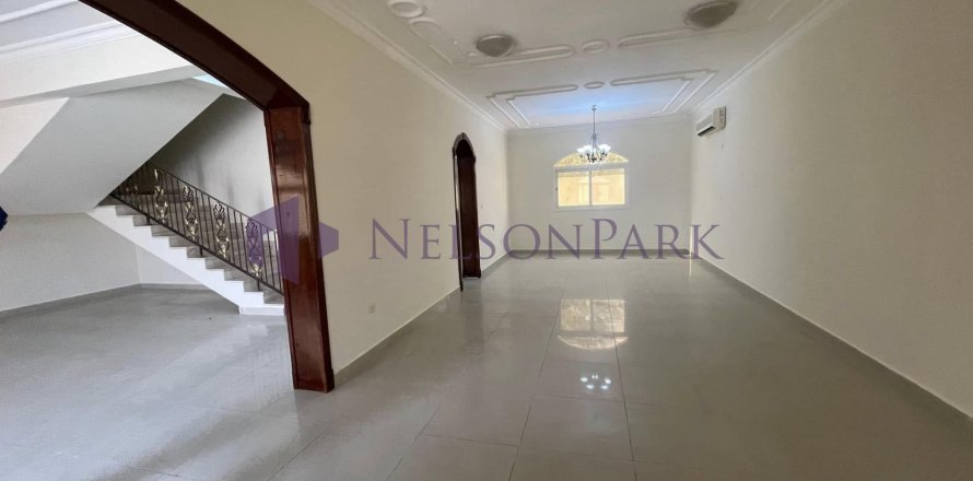 4 bedrooms Villa in Doha, Qatar No. 57214