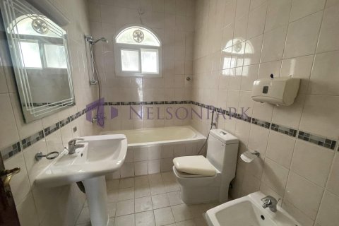 4 bedrooms Villa in Doha, Qatar No. 57214 11