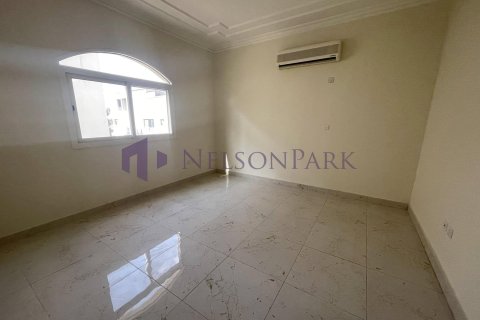 4 bedrooms Villa in Doha, Qatar No. 57214 9