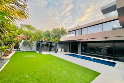 Villa de 5 dormitorios en Tilal City, UAE No. 208774 6