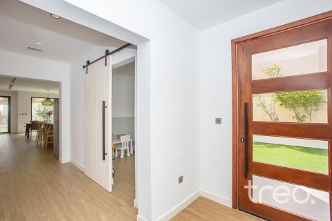 Villa de 4 chambres à Casa, UAE No. 199145 20