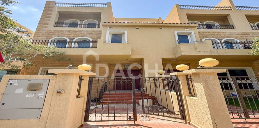 3 bedrooms Townhouse in District 15, UAE No. 155647