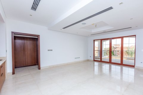 Вилла с 5 спальнями в Jumeirah Islands, ОАЭ №155645 9