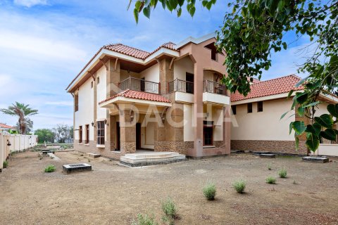 Вилла с 5 спальнями в Jumeirah Islands, ОАЭ №155645