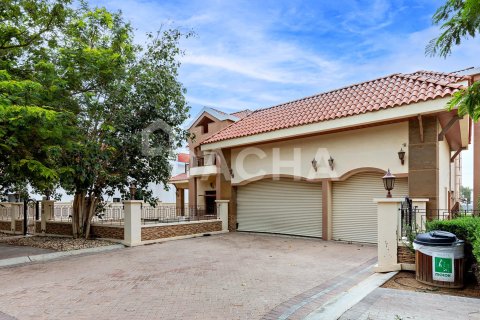 Вилла с 5 спальнями в Jumeirah Islands, ОАЭ №155645 4