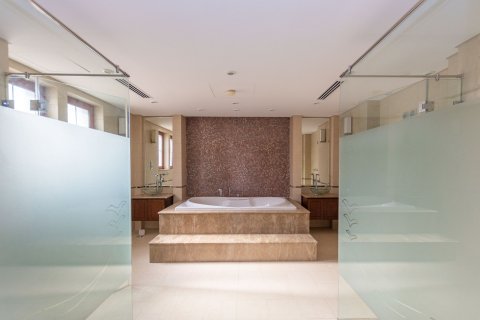 Вилла с 5 спальнями в Jumeirah Islands, ОАЭ №155645 5