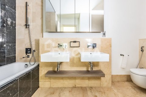 Appartement de 2 chambres à The Crescent, UAE No. 155643 16