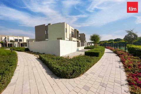 3 bedrooms Townhouse in Dubai, UAE No. 144263 16