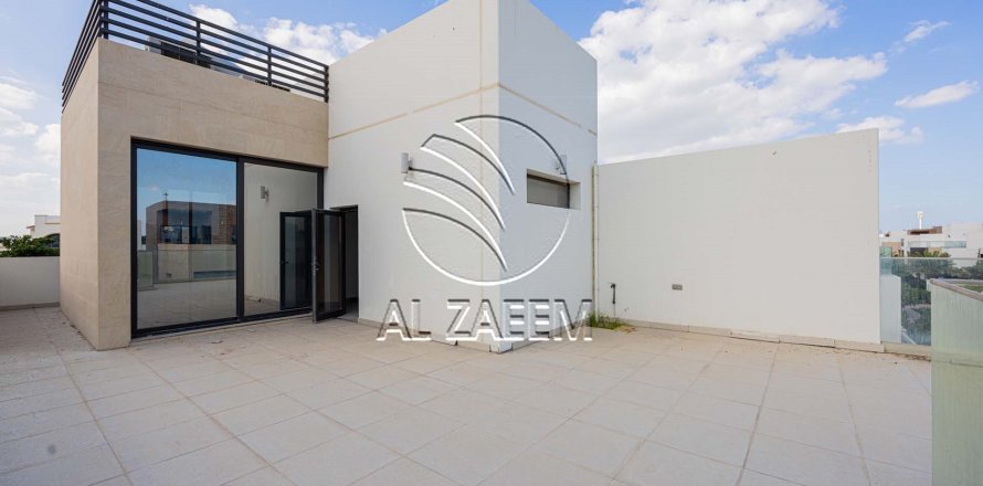5 bedrooms Villa in Abu Dhabi, UAE No. 168004