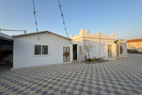 5 bedrooms Villa in Seih Al Harf, UAE No. 184066 10