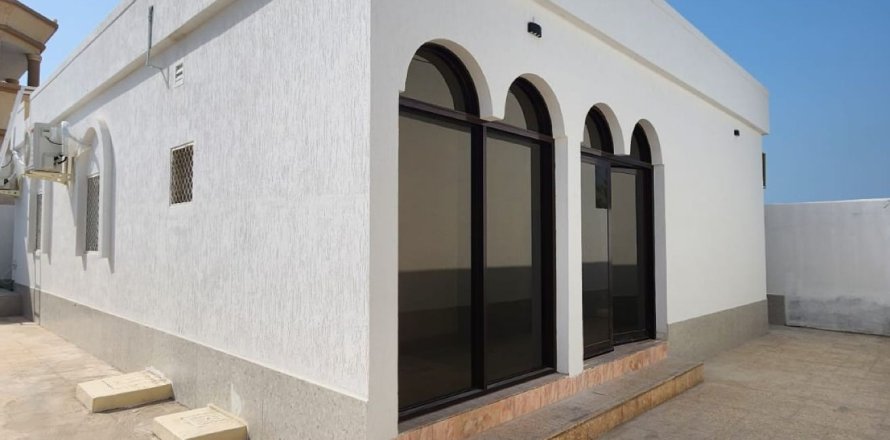 3 bedrooms Villa in Al Mairid, UAE No. 184065