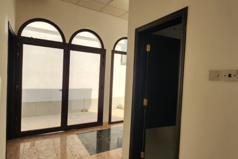 3 bedrooms Villa in Al Mairid, UAE No. 184065 9