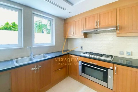 3 bedrooms Villa in Jumeirah Park, UAE No. 168357 4