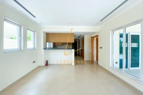 3 bedrooms Villa in Jumeirah Park, UAE No. 168357 6
