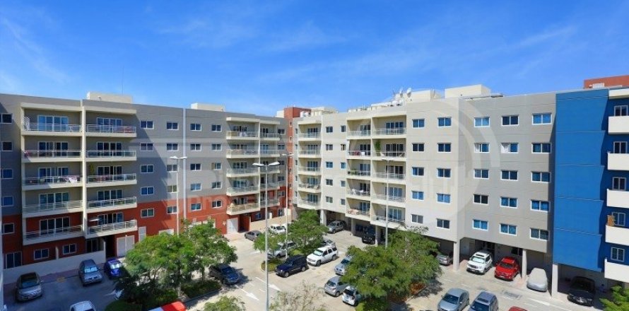 Apartment de 3 dormitorios en Al Reef, UAE No. 172598