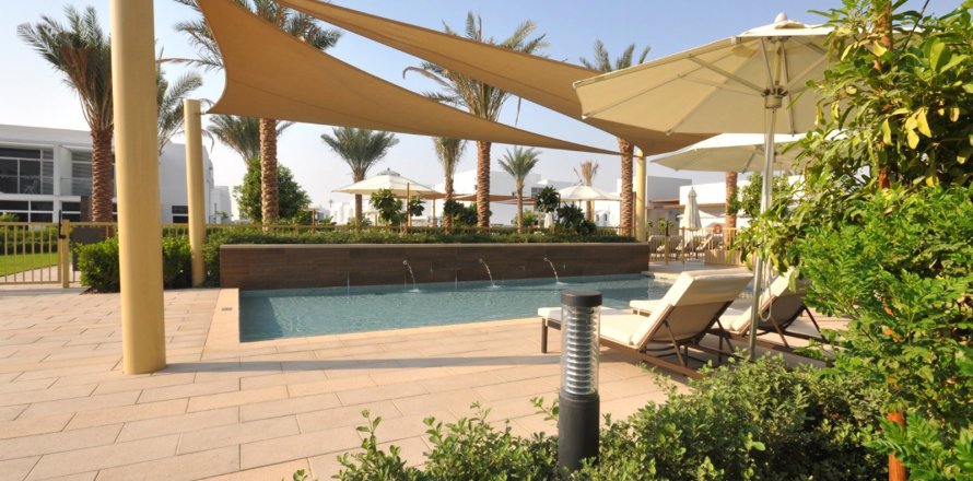 Townhouse de 3 dormitorios en Arabella Townhouses 1, UAE No. 146710