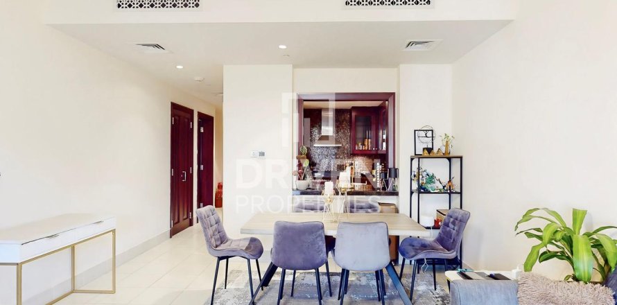 Apartment de 2 dormitorios en Old Town, UAE No. 84818