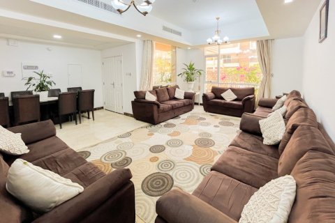 Villa de 4 dormitorios en District 10, UAE No. 162534 17