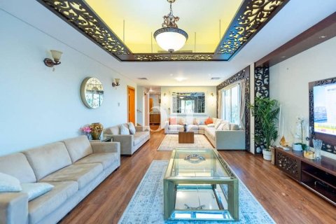 Villa de 5 dormitorios  No. 112873 2