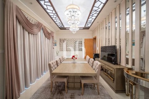 Villa de 5 dormitorios  No. 112873 11