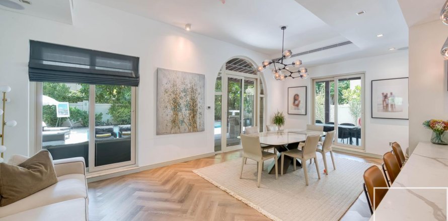 4 bedrooms Villa in Victory Heights, UAE No. 199260