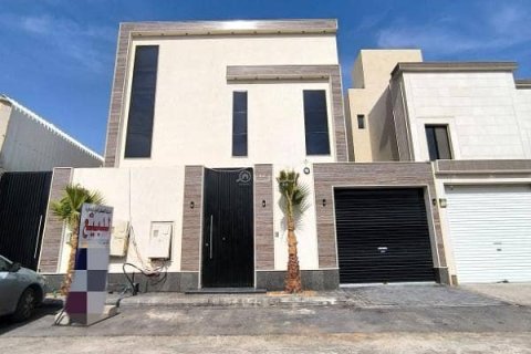 5 bedrooms Villa in Riyadh, Saudi Arabia No. 60140 1