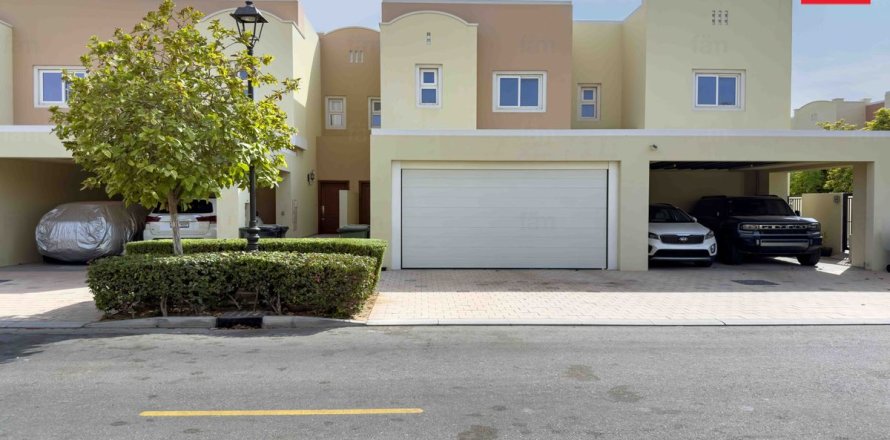 3 bedrooms Townhouse in Dubai, UAE No. 187544