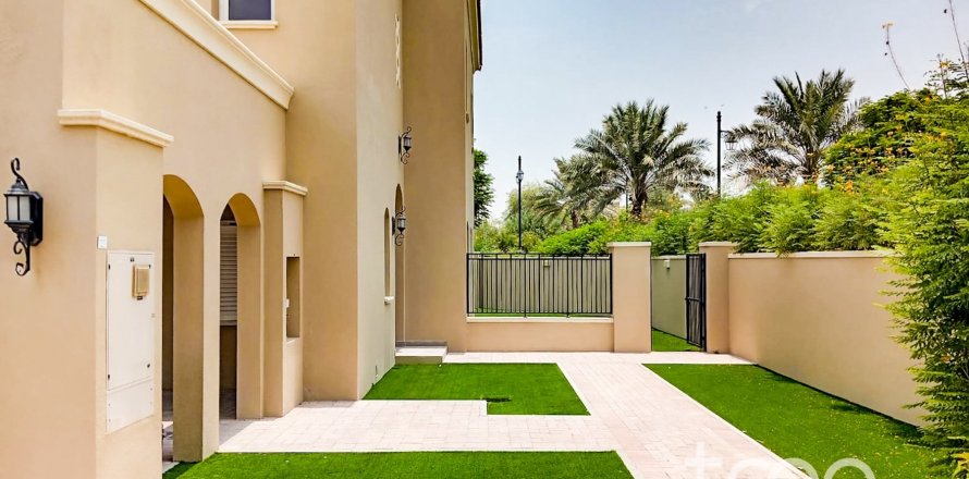 Villa de 3 dormitorios en Bella Casa, UAE No. 200813