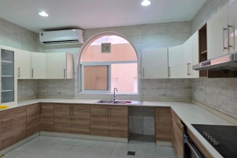 8 bedrooms Villa in Ras Al Khaimah, UAE No. 183879 9