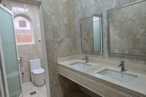 8 bedrooms Villa in Ras Al Khaimah, UAE No. 183879 11