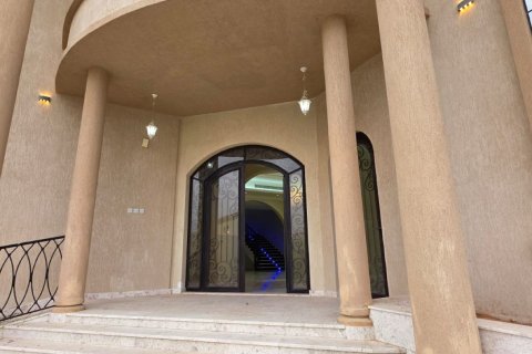 8 bedrooms Villa in Ras Al Khaimah, UAE No. 183879 3