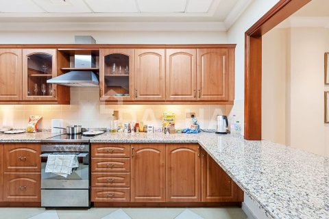Apartment de 2 dormitorios en The Crescent, UAE No. 162029 14