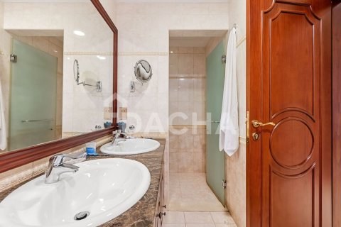 Apartment de 2 dormitorios en The Crescent, UAE No. 162029 19