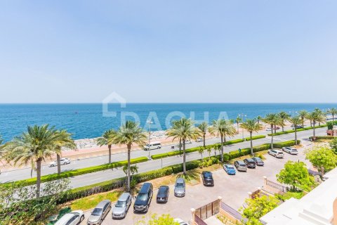 Apartment de 2 dormitorios en The Crescent, UAE No. 162029 5