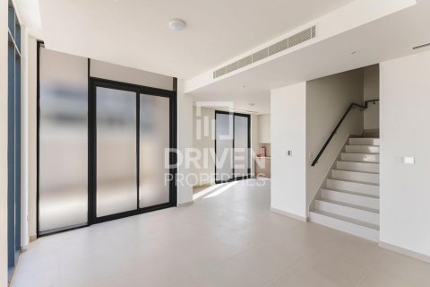 Villa de 4 dormitorios en EMAAR South, UAE No. 188480