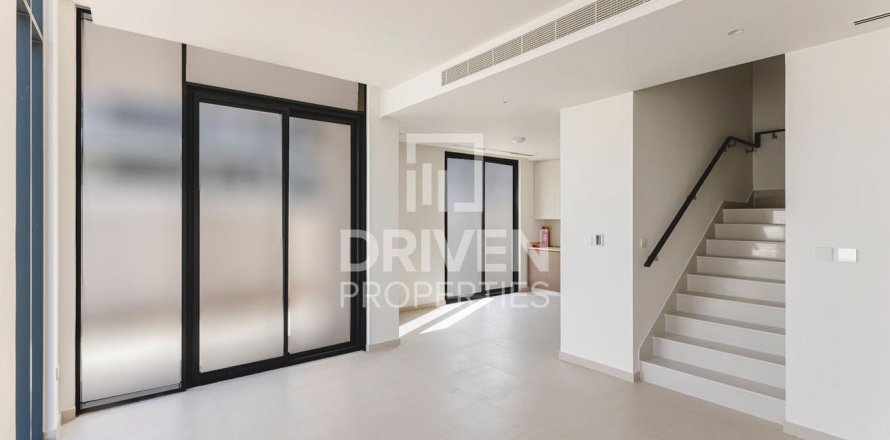 Villa de 4 dormitorios en EMAAR South, UAE No. 188480