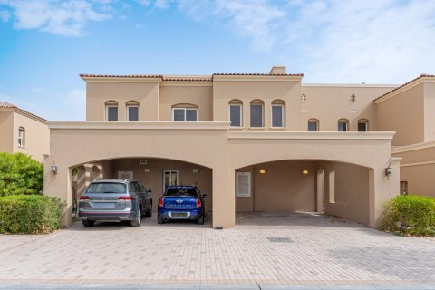 2 bedrooms Villa in Bella Casa, UAE No. 165038 16